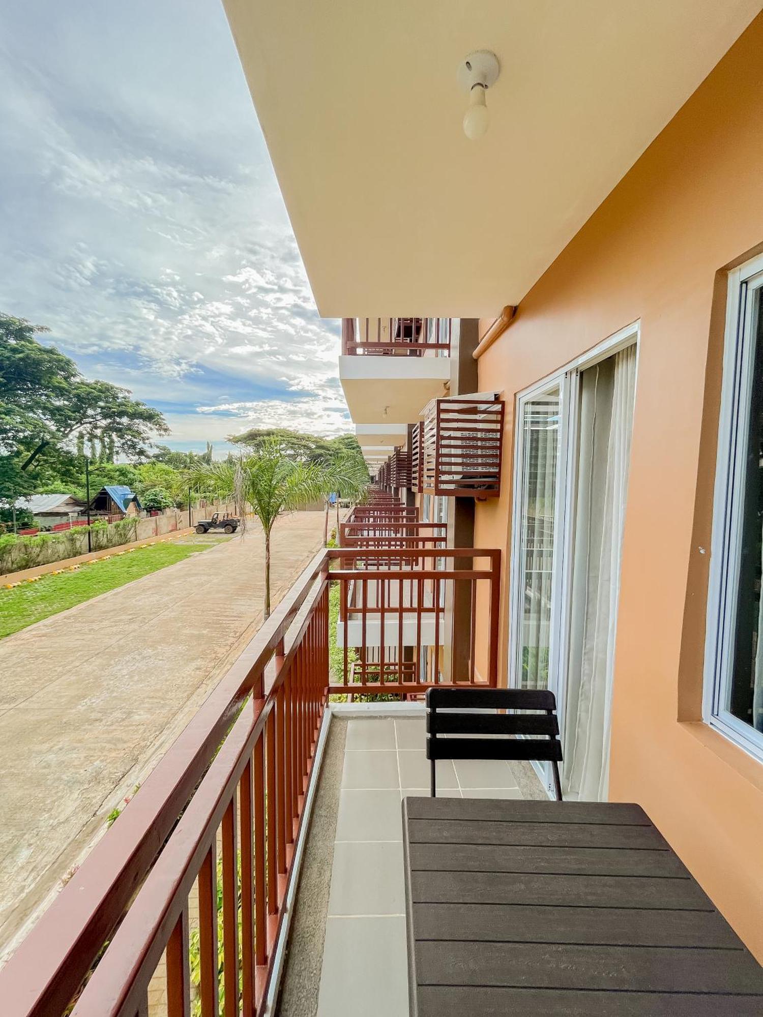 2 Bedroom And Studio Apartments With Private Pool And Gym In Vista Manors Verdant Puerto Princesa Exterior photo